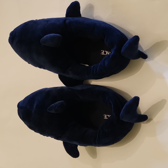 Children’s Place Shark Slippers size 1/2 - Picture 5 of 8
